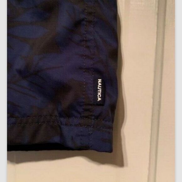 NAUTICA SIZE 30 BLACK WITH BLUE FLORAL PRINT BOARD SHORTS - Picture 2 of 4